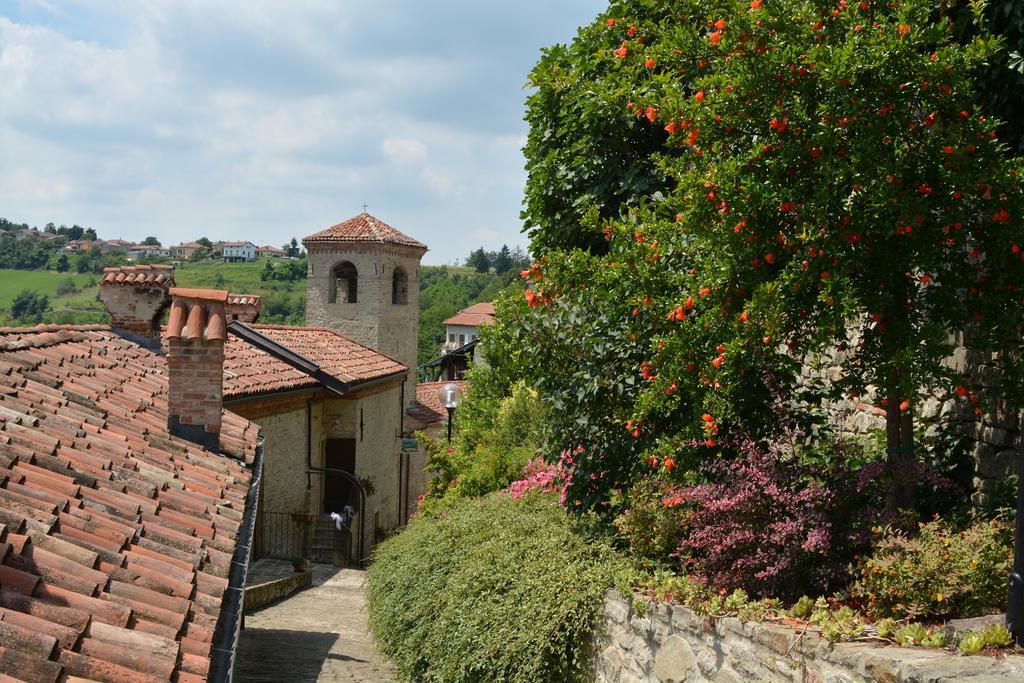Dimora Storico Romantica Il Sole E La Luna Cerretto Langhe Exterior photo